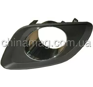 Решетка противотуманной фары правая (без хрома) Geely Emgrand EC-7RV, 1068003046 Лицензия Решетка противотуманной фары правая (без хрома) Geely Emgrand EC-7RV, 1068003046 Лицензия